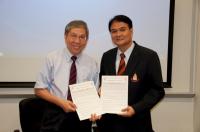 Prof. Chan Wai-Yee (left) signed the Memorandum of Understanding to become a member of the ASIA-International Biomedical Science Consortium on behalf of the School